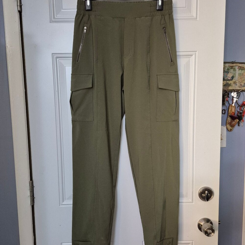 Cargo Pants. Pull on,elastic waist. Like new. S/P